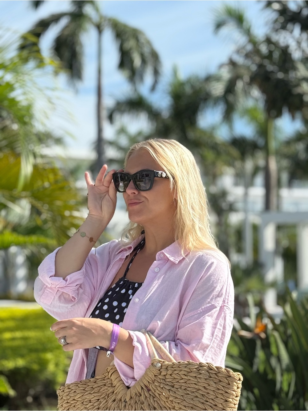 CHANEL Black Cat-Eye Sunglasses with Pearl & CC Emblem - Picture 9 of 10